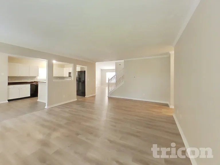 911 Pine Ridge Way — Photo 5