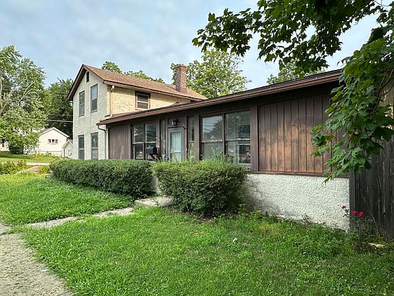 5th image of 404 E 9th St