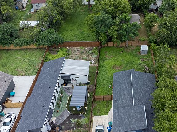 4th image of 2639 E Commerce St