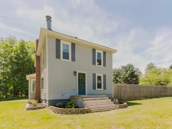 28033 62nd Ave, Lawton, MI 49065