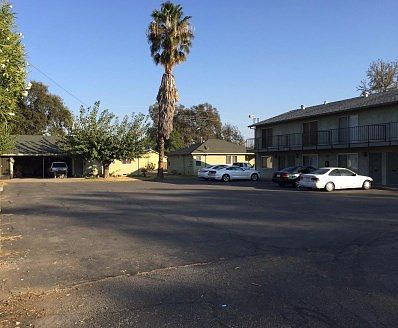 2nd image of 10477 Live Oak Blvd