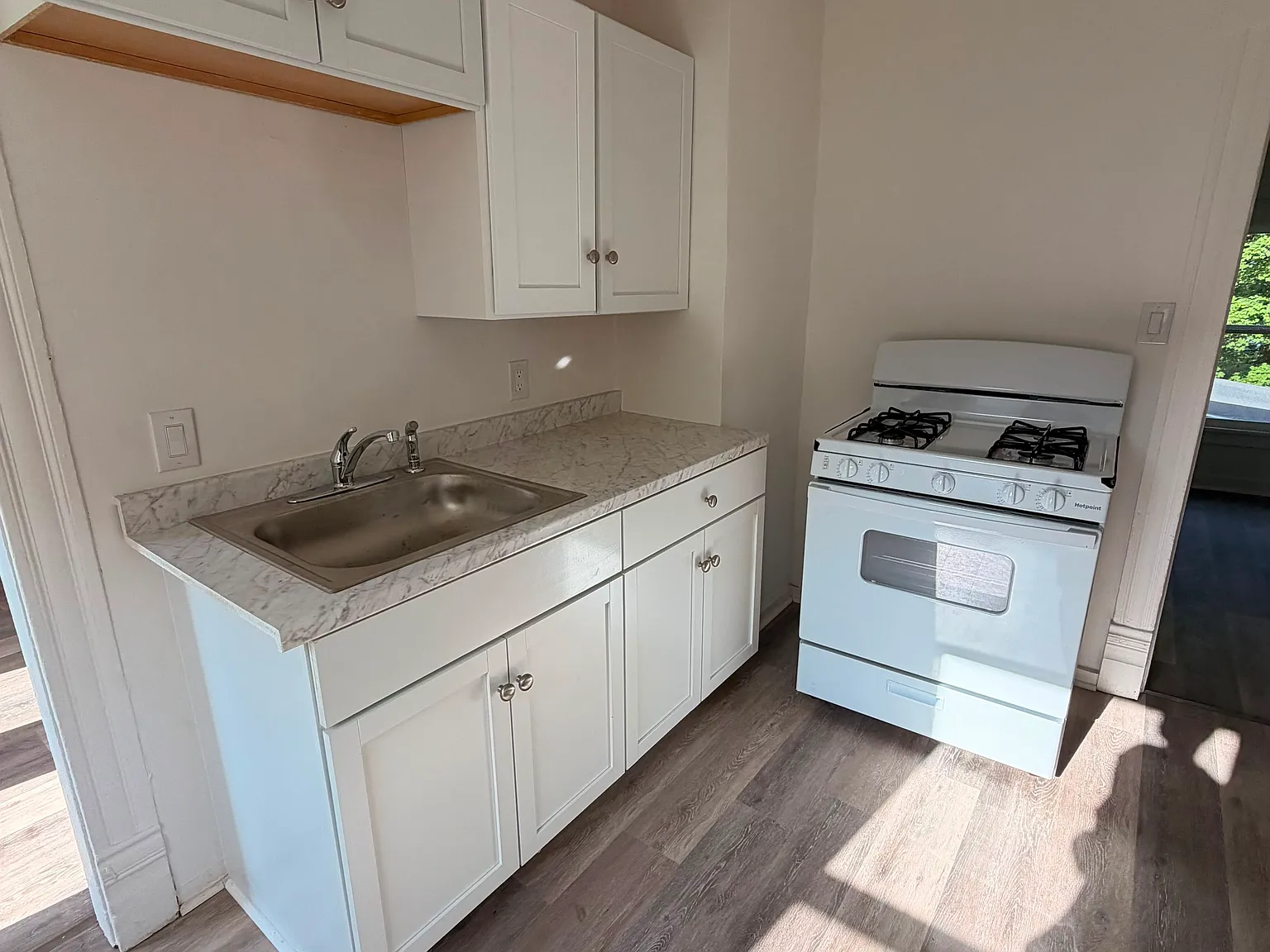 3 bed, $1,250 — Photo 1