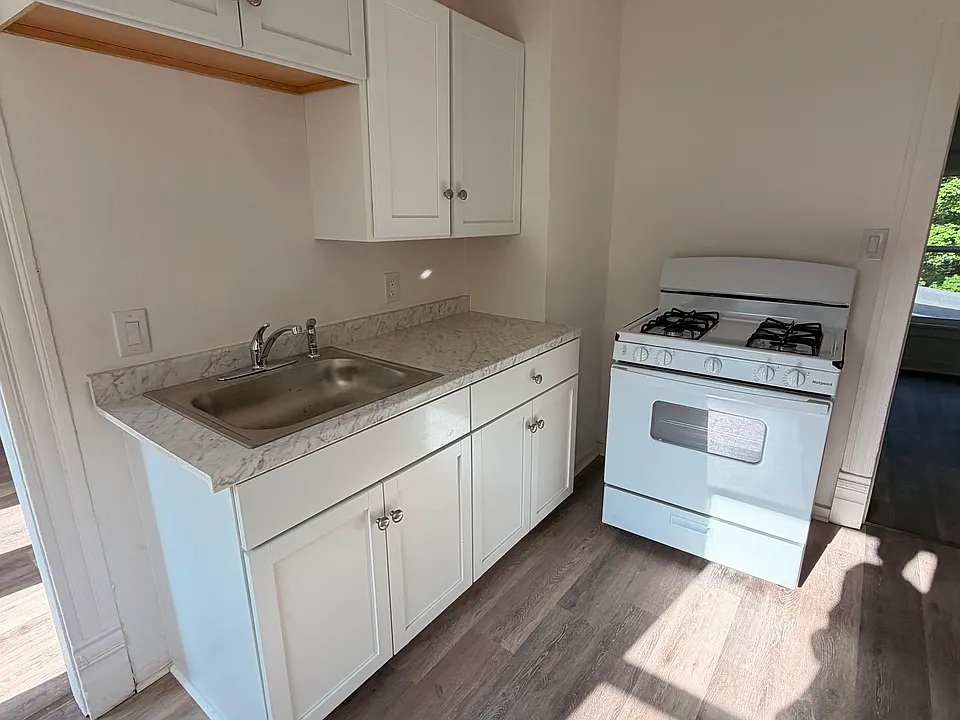 323 W Calthrop Ave #2