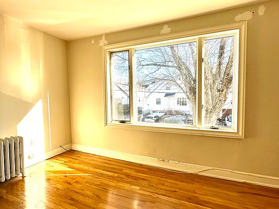 4th image of 81 Purcell St Floor 2