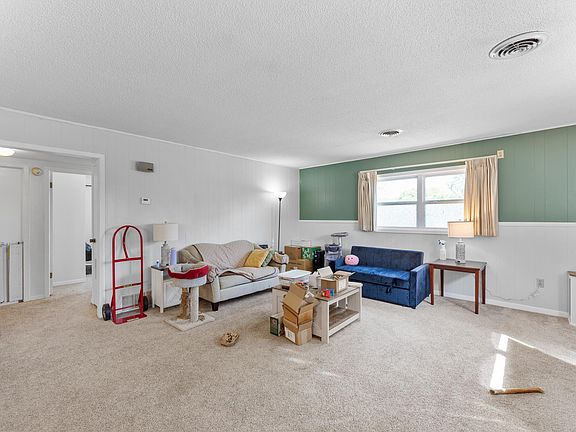 3rd image of 806 S Edwards Ave