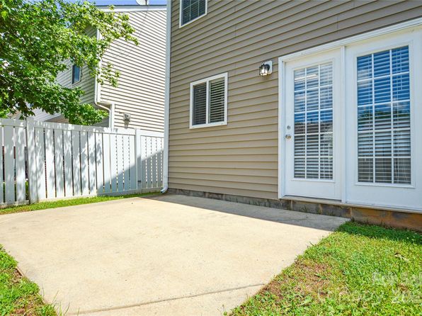 7711 Brisbane Ct, Charlotte, NC 28215