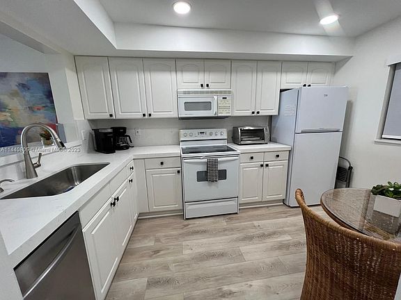 4th image of 7410 S Ocean Dr APT 510D