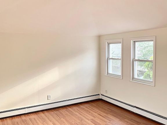5th image of 1652 Stewart Ave Floor 2