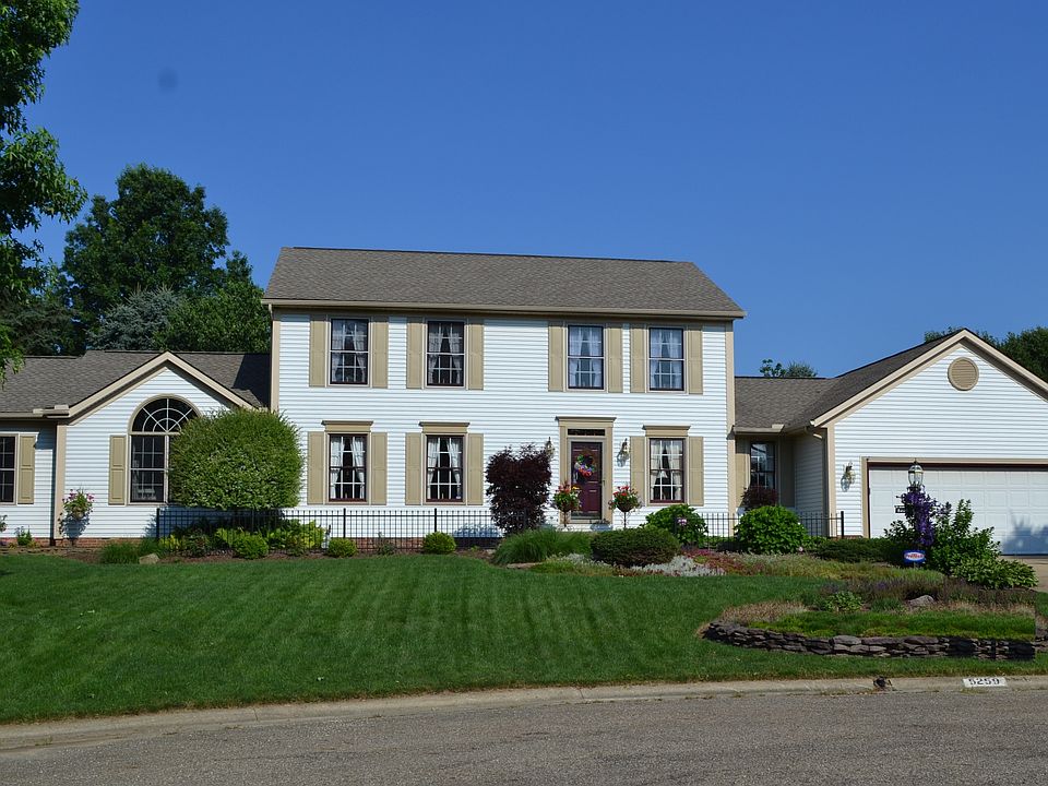 Custom Traditional 4/5 bdrms