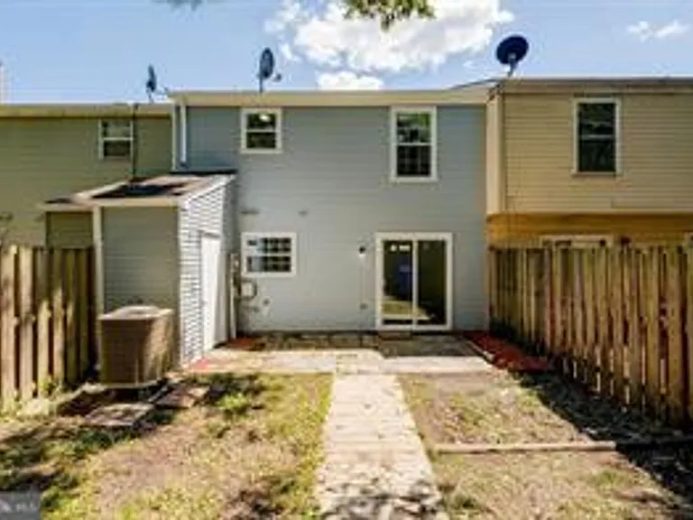 2513 Robinson Pl — Photo 15