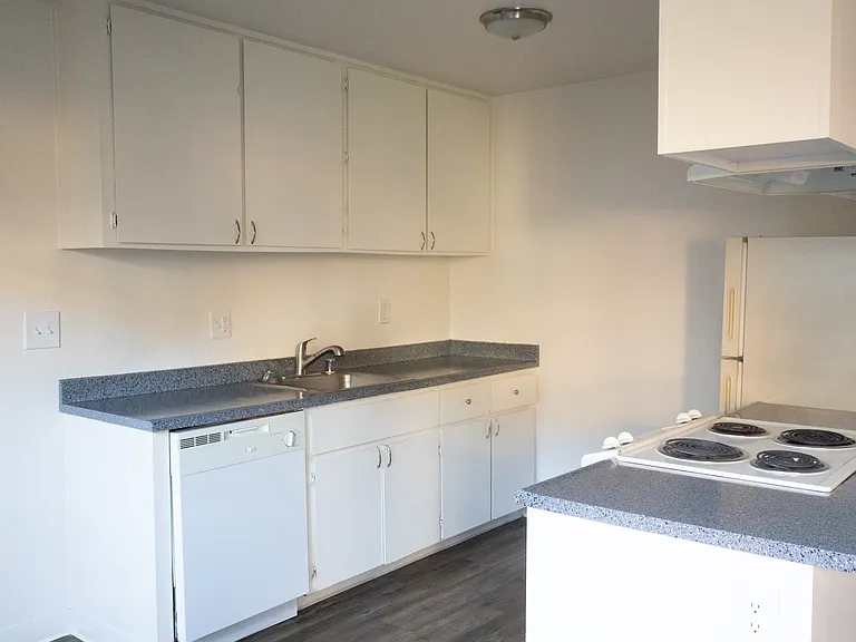 Walnutwood Apartments — Photo 36