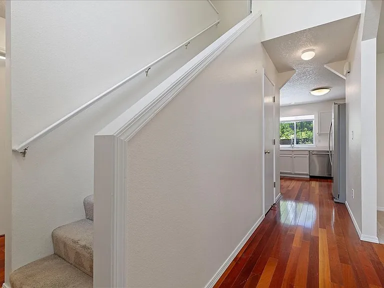 242 NE 49th Ave — Photo 14