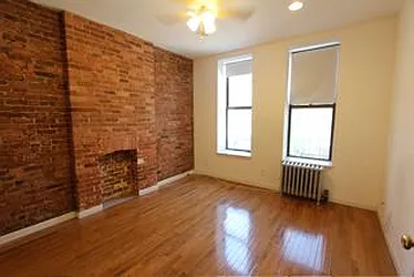 Rented by Robyn Lee, LREB