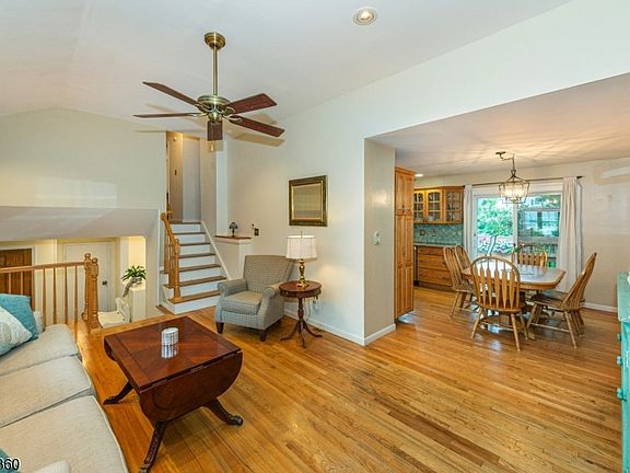 4th image of 18 Kadel Dr