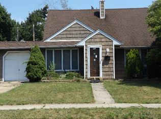 1 Norfolk Ln, Bethpage, NY 11714