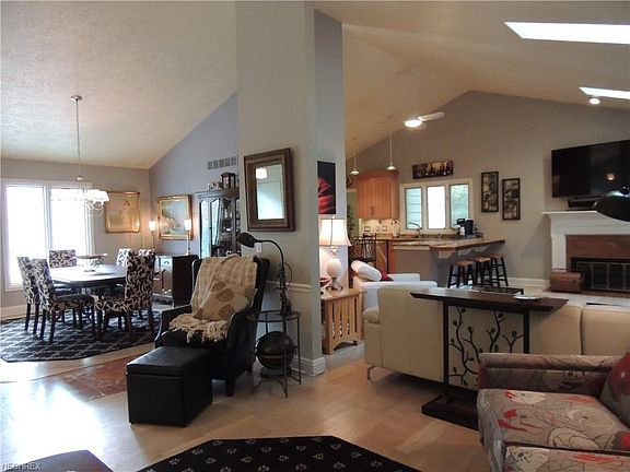 5th image of 31818 Bayview Dr