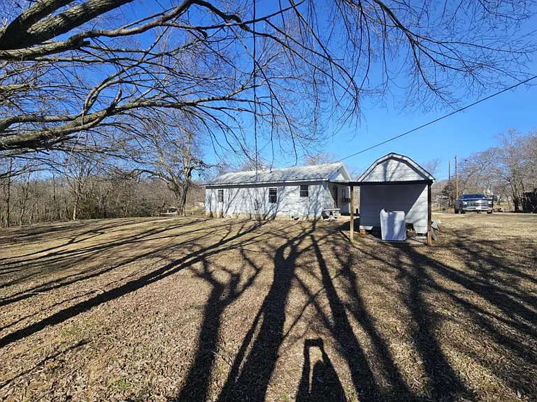 517 E Vinita Ave — Photo 4
