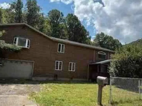 3166 Toler Crk, Harold, KY 41635