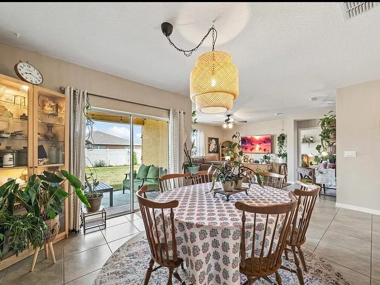 1267 Casey Ave — Photo 4