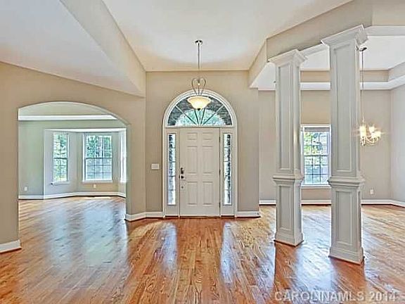 2nd image of 125 Whispering Cove Ct