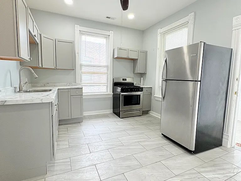 1056 N Central Ave #2 — Photo 3