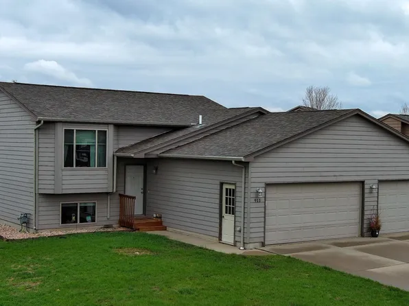 911 Woodmont Ave, Harrisburg, SD 57032