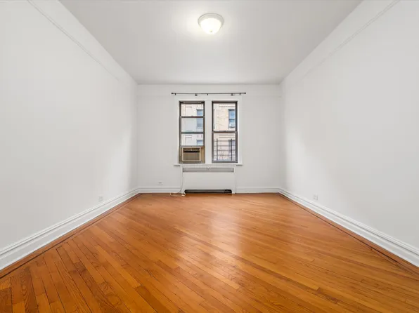680 West 204th Street 3F image 2 of 15