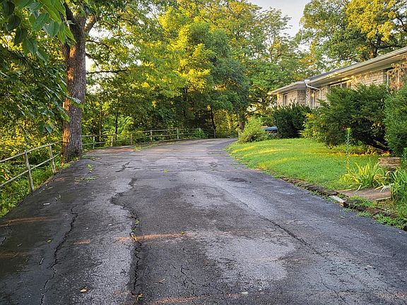 3rd image of 15277 Kentucky Rd