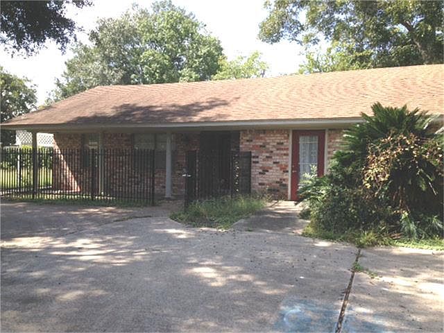 1st image of 2115 Hoskins Dr