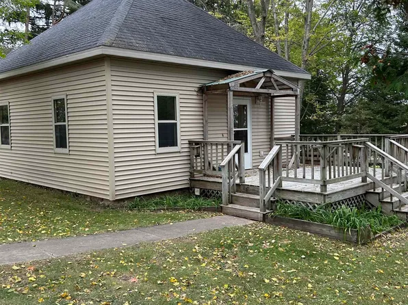 204 E High St, Weyauwega, WI 54983