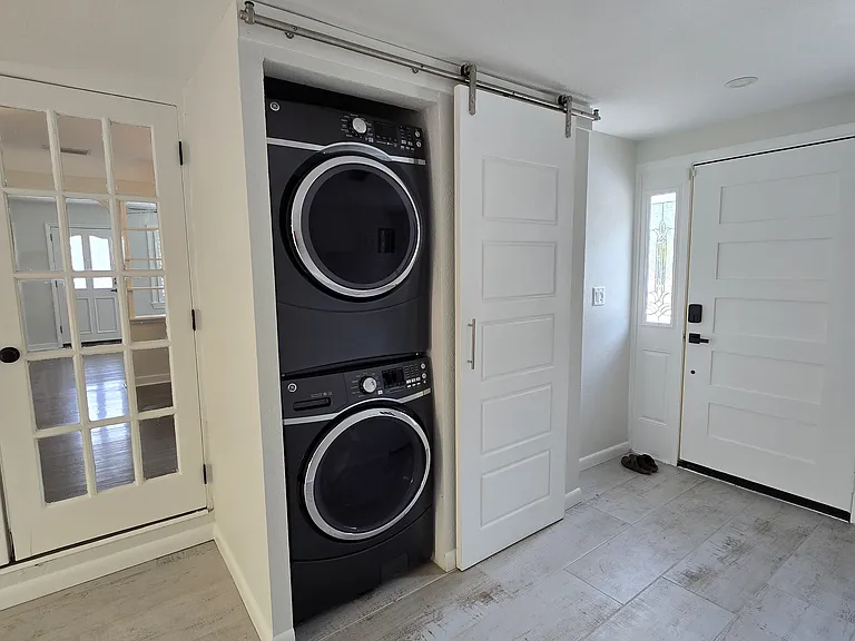 Foyer and laundry (stackable washer & dryer)