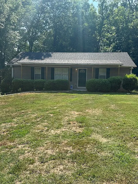 3 bed, 1200 sqft, $1,650 — Photo 1