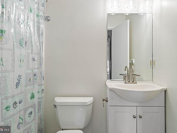 4th image of 109 Rodney Ave #D