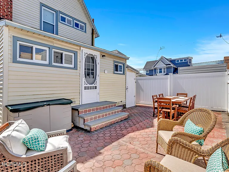 320 Ocean Park Ave — Photo 28