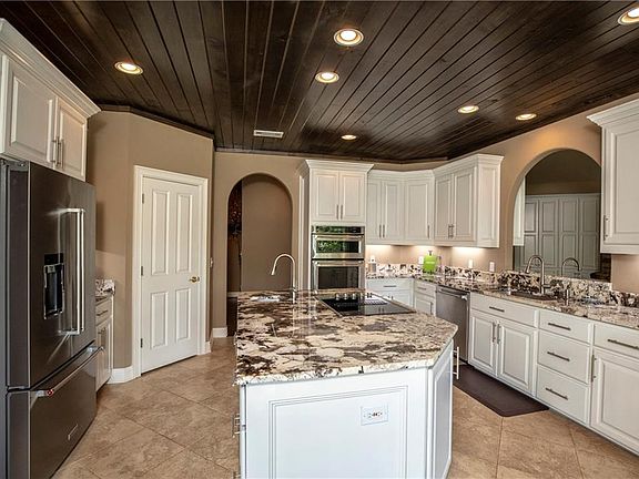 4th image of 548 Long Branch Dr