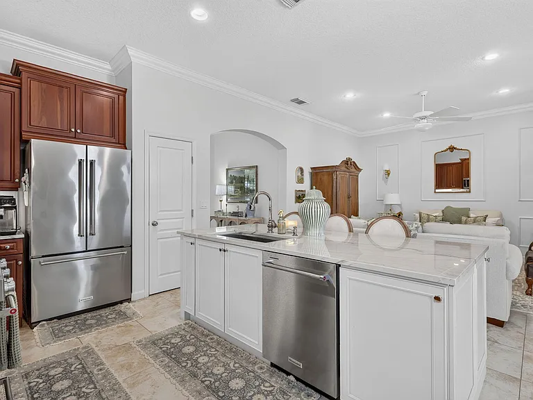 10542 SW Westlawn Blvd — Photo 34