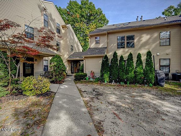 2nd image of 1304 Violet Lane