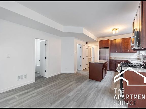 4th image of 1018 N Hamlin Ave #2