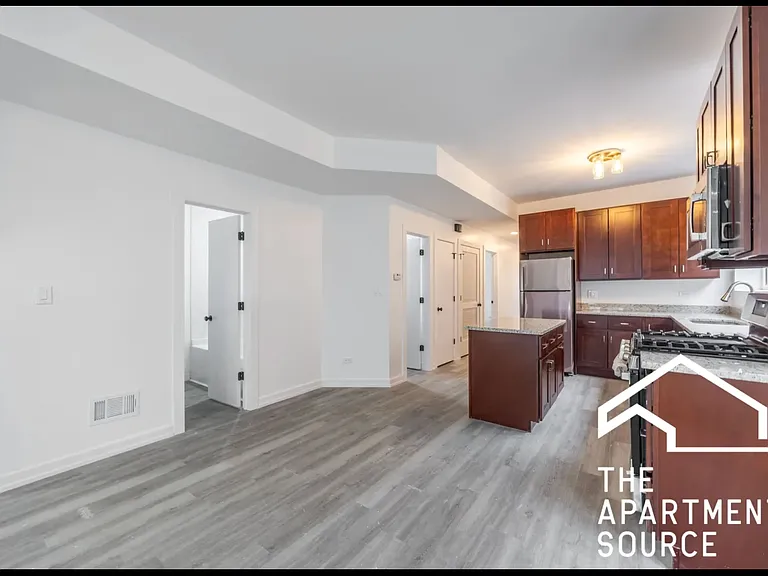 1018 N Hamlin Ave #2 — Photo 4