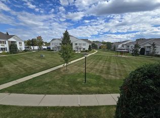 1531 Silverstone Dr, Carpentersville, IL 60110