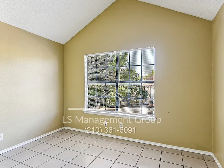 6702 Windsor Holw — Photo 23