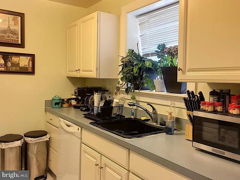 610 Madison St #205 — Photo 2