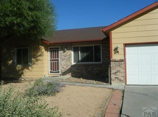 4 Arrowsmith Dr, Pueblo, CO 81008