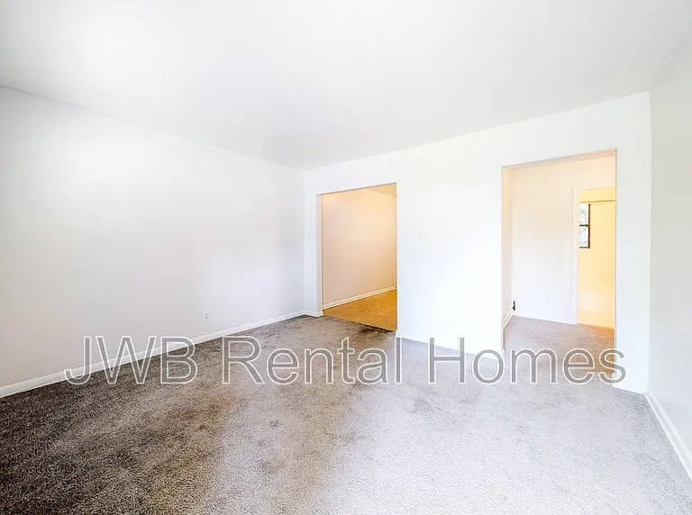 5432 Alpha Ave — Photo 4