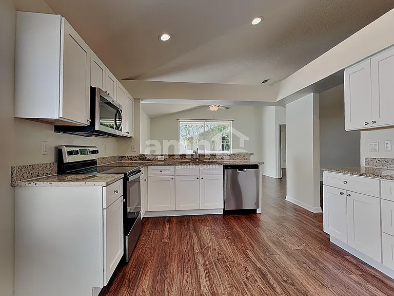 30734 Midtown Ct — Photo 4