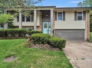 742 Village Wood Ct, Ballwin, MO