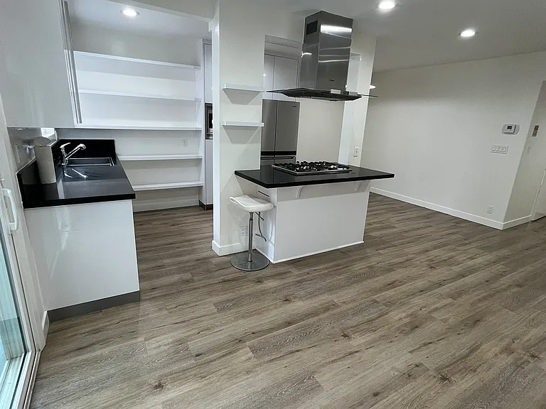 1331 Roxbury Dr #2 — Photo 9