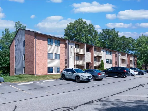 1137 1/2 Hartford Ave APT 5B, Johnston, RI 02919