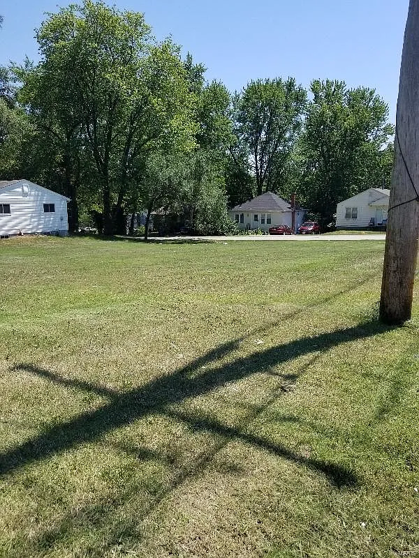 241 Manning Ave photo 1