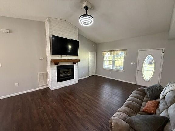 3rd image of 3232 Briery Rd